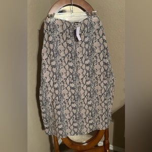 American Eagle Skirt, snake print, Size Large. NWT